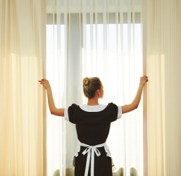 Curtain cleaning service